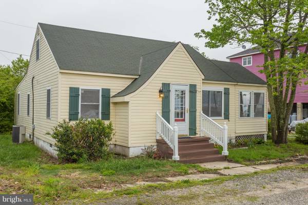 15 MARYLAND AVE, Colonial Beach, VA 22443