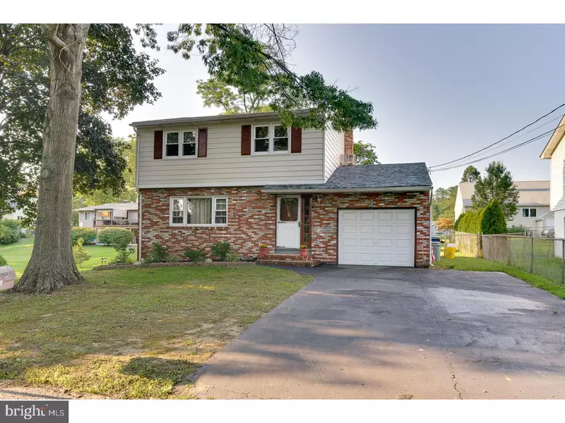 15 OAK AVE, Bordentown, NJ 08505