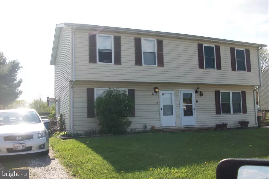 8 COURIER DR, Taneytown, MD 21787