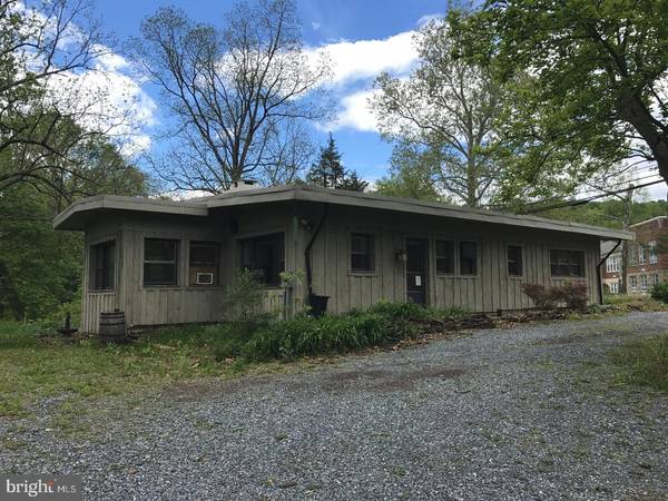 3671 SAINT PETERS RD, Elverson, PA 19520