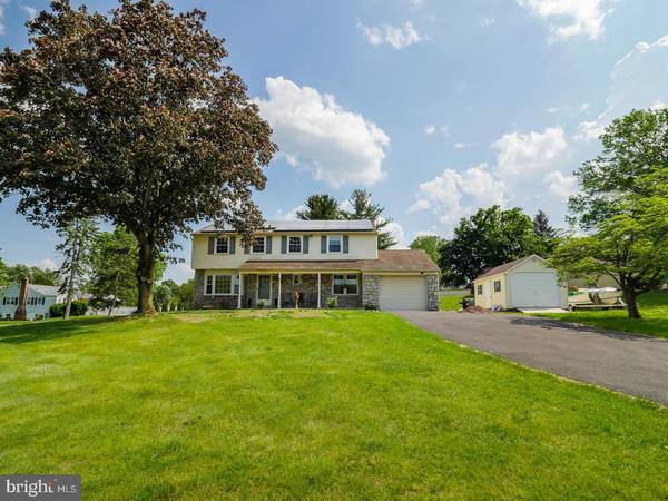 5 KITTY KNIGHT DR, Southampton, PA 18966