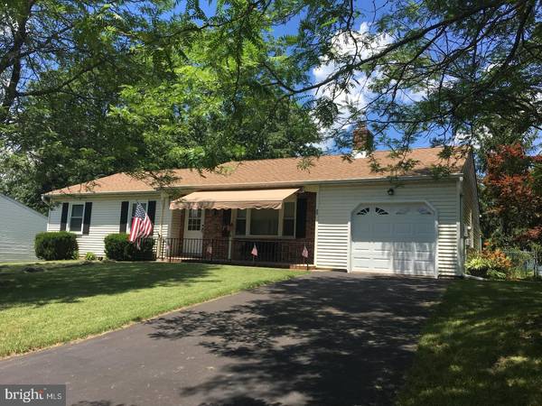 25 LENAPE DR, Sellersville, PA 18960