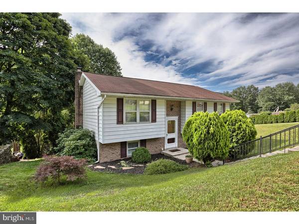 304 HIGHLAND DR, Pottsville, PA 17901