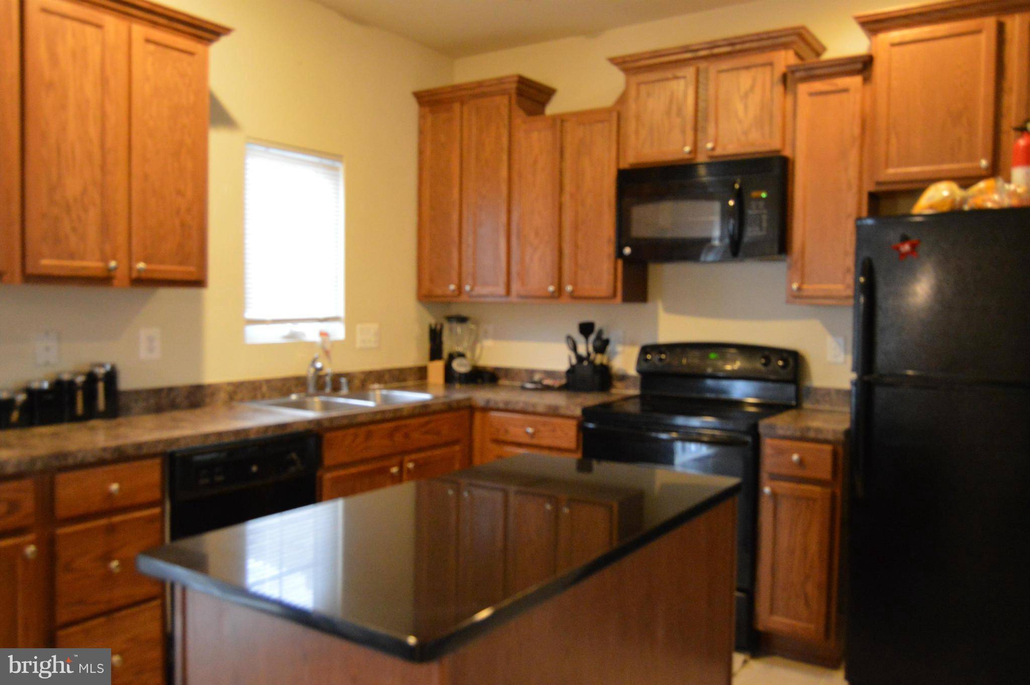 Waldorf, MD 20602,11686 PALM DESERT PL