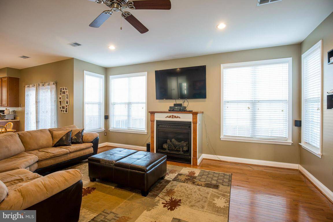 White Plains, MD 20695,7760 PICADILLY CT