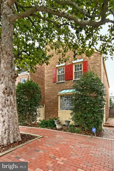 112 PAYNE ST N, Alexandria, VA 22314