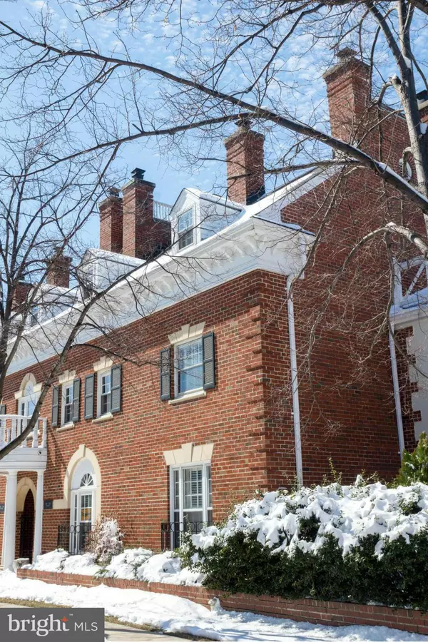 1064 ROYAL ST N, Alexandria, VA 22314