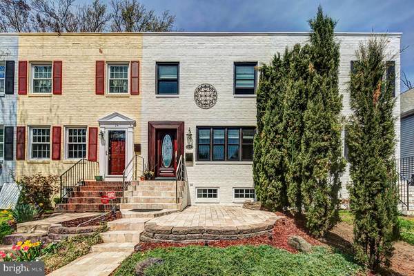 26 LINDEN ST E, Alexandria, VA 22301