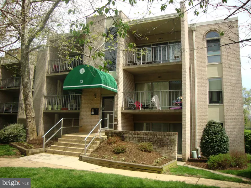 12 CANTERBURY SQ #201, Alexandria, VA 22304