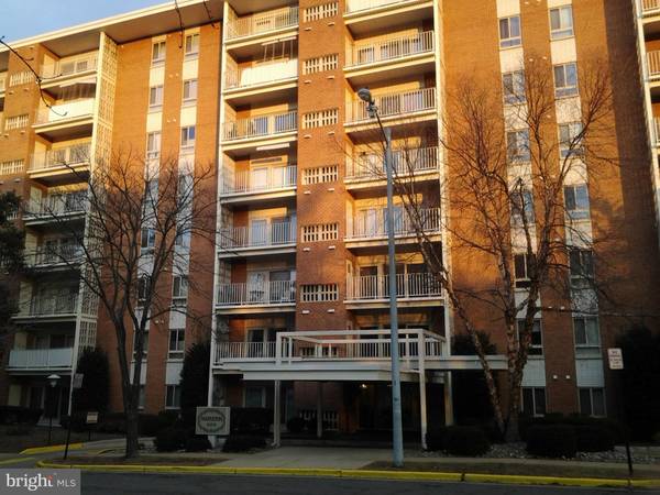 5250 VALLEY FORGE DR #416, Alexandria, VA 22304