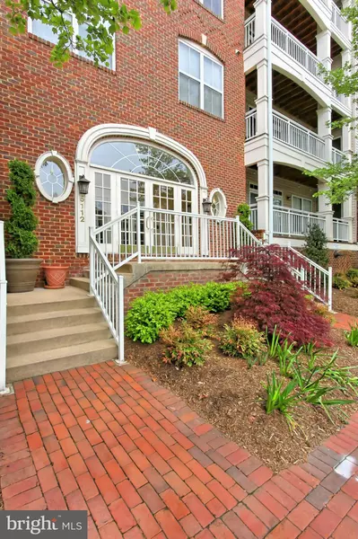 5112 DONOVAN DR #202, Alexandria, VA 22304