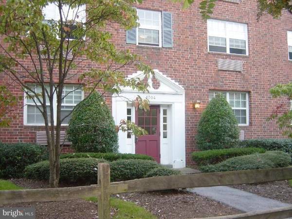 1704 ABINGDON DR #202, Alexandria, VA 22314