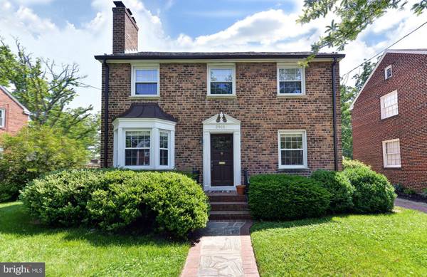 2903 CAMERON MILLS RD, Alexandria, VA 22302