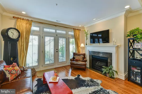 Alexandria, VA 22314,958 WASHINGTON ST N