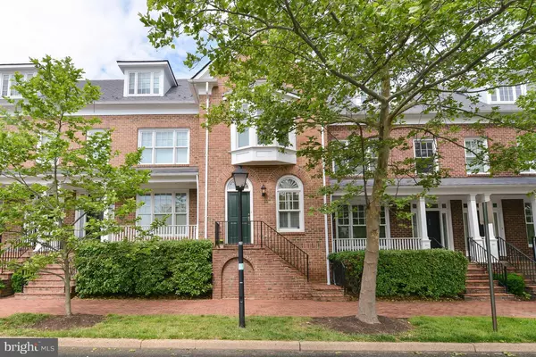 Alexandria, VA 22314,958 WASHINGTON ST N