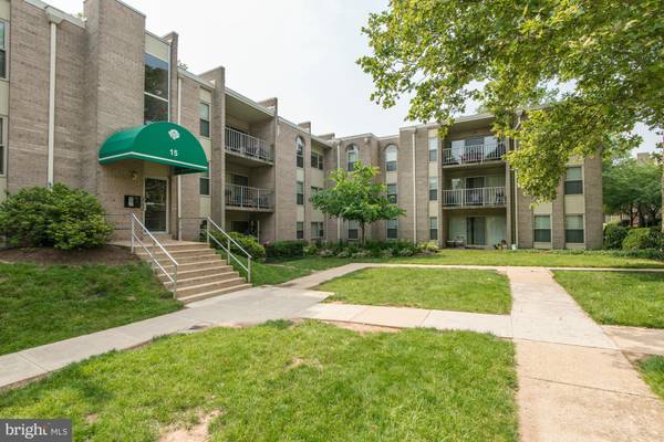 15 CANTERBURY SQ #202, Alexandria, VA 22304