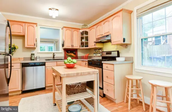 Alexandria, VA 22314,719 UPLAND PL