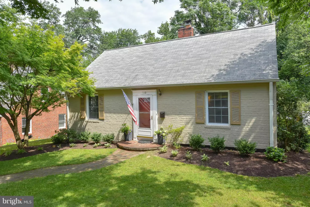 Alexandria, VA 22314,719 UPLAND PL