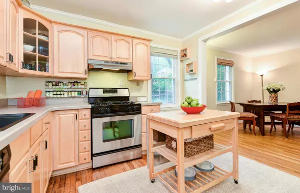 Alexandria, VA 22314,719 UPLAND PL