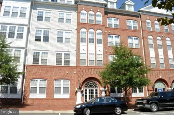 4951 BRENMAN PARK DR #202, Alexandria, VA 22304