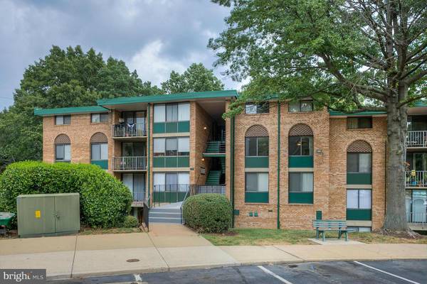 493 ARMISTEAD ST N #203, Alexandria, VA 22312