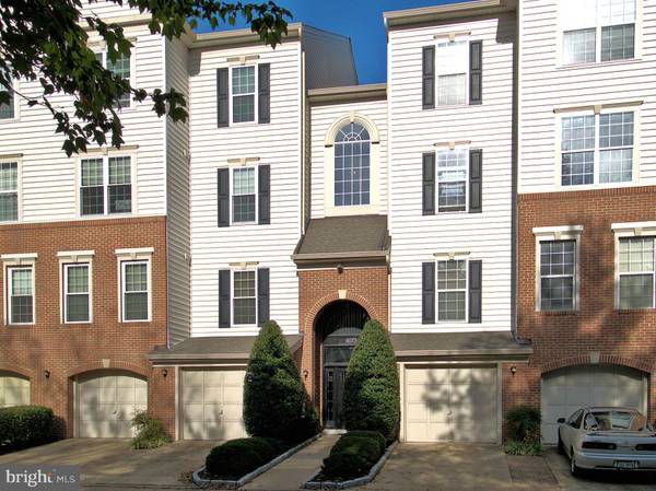 4673 LONGSTREET #204, Alexandria, VA 22311