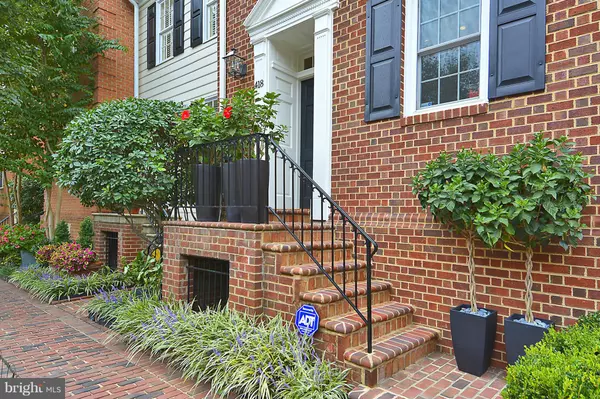 Alexandria, VA 22314,418 PITT ST N