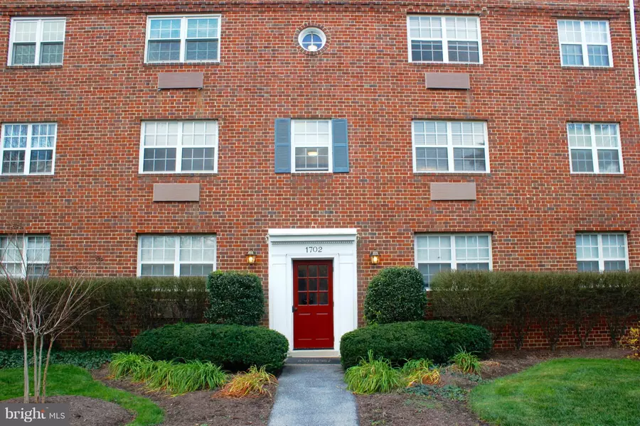 1702 ABINGDON DR #301, Alexandria, VA 22314