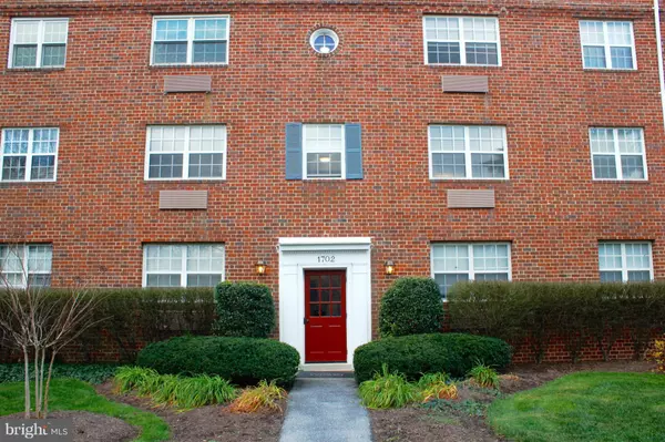 1702 ABINGDON DR #301, Alexandria, VA 22314