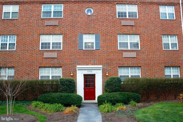 1702 ABINGDON DR #301, Alexandria, VA 22314