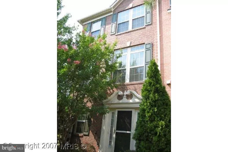 Alexandria, VA 22304,982 HARRISON CIR