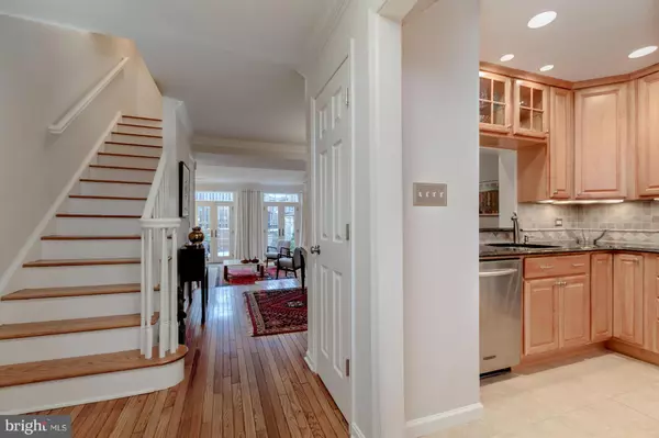 Alexandria, VA 22314,819 WOLFE ST