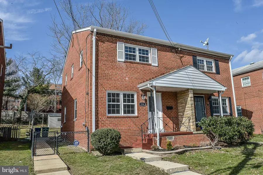 216 TAYLOR RUN PKWY, Alexandria, VA 22314