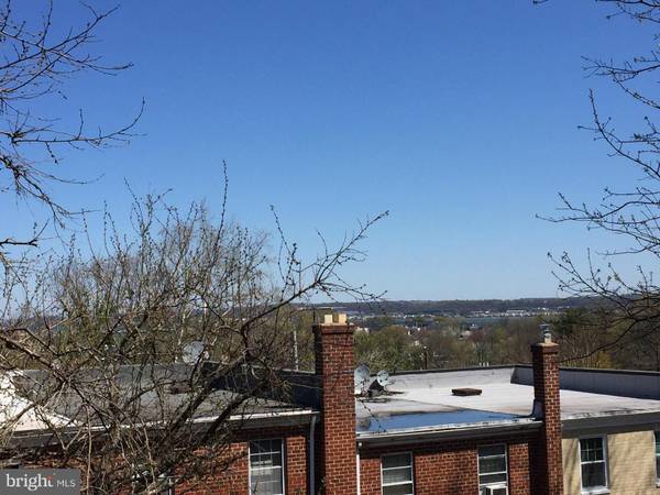 Alexandria, VA 22305,229 GUTHRIE AVE