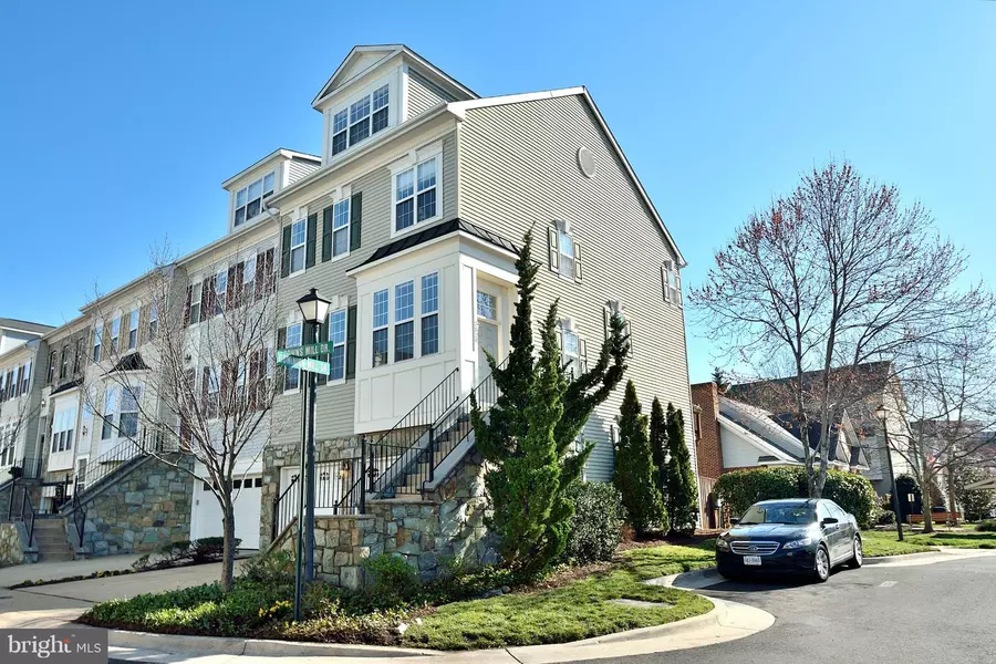 3829 DOMINION MILL DR, Alexandria, VA 22304