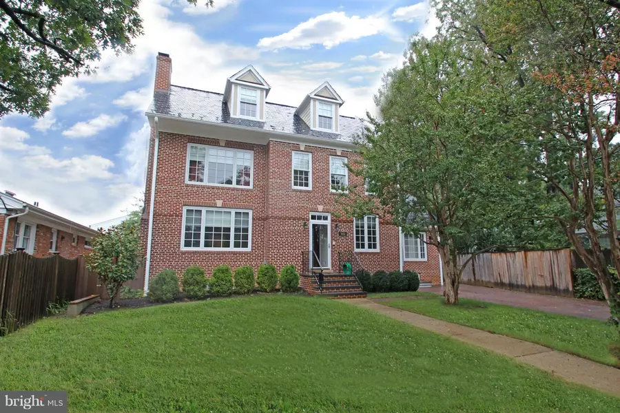 3002 CAMERON MILLS RD, Alexandria, VA 22302