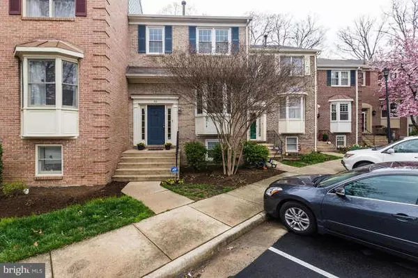 30 CARRIAGE HOUSE CIR, Alexandria, VA 22304