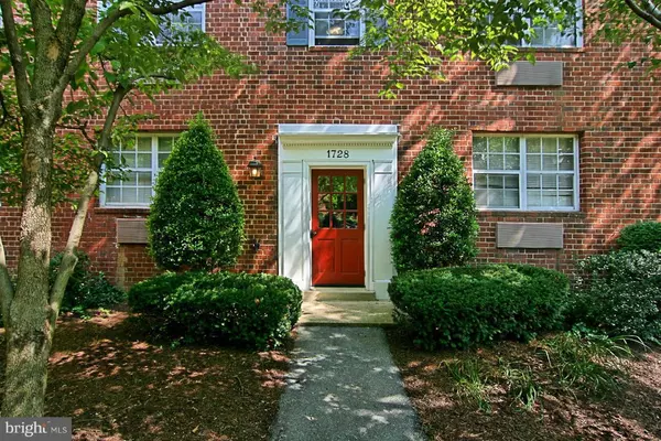 1728 ABINGDON DR #301, Alexandria, VA 22314