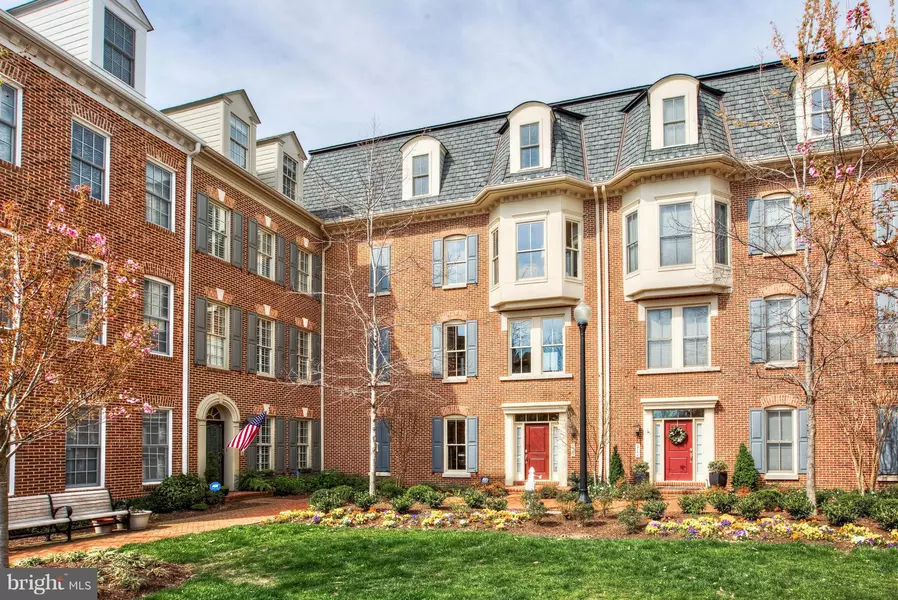 1742 POTOMAC GREENS DR, Alexandria, VA 22314