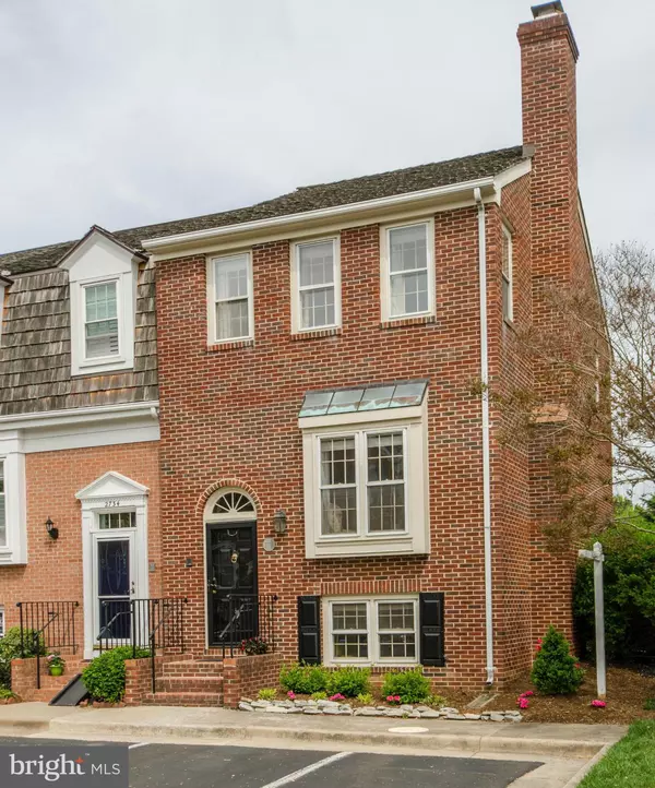 2736 FRANKLIN CT, Alexandria, VA 22302