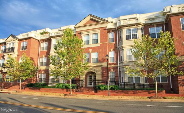 828 SLATERS LN #303, Alexandria, VA 22314