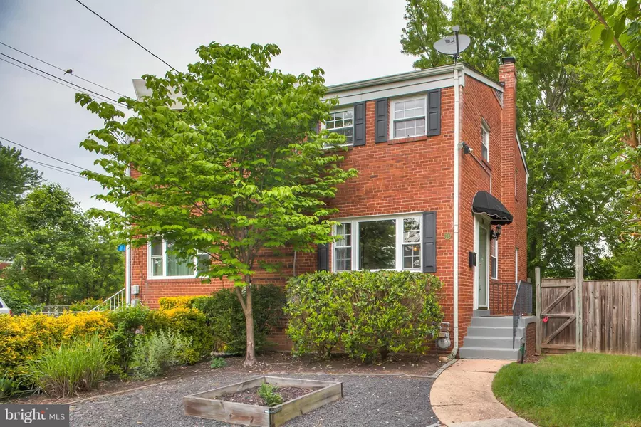 24 UNDERWOOD PL, Alexandria, VA 22304