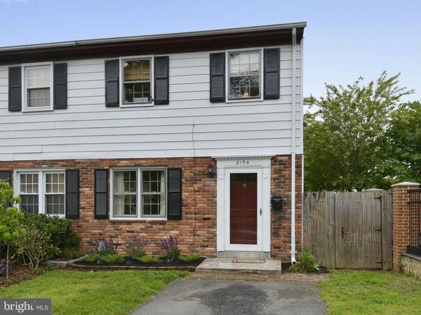 2104 LESLIE AVE, Alexandria, VA 22301