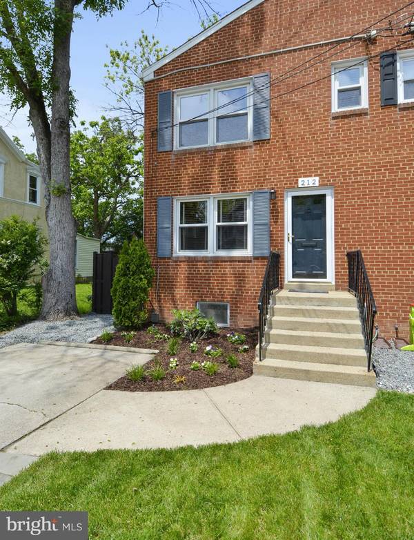 212 HOWELL AVE E, Alexandria, VA 22301