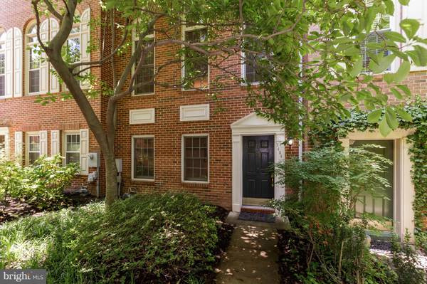 2454 GARNETT DR, Alexandria, VA 22311