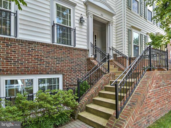 702 NORFOLK LN #A, Alexandria, VA 22314