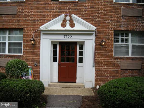 1730 ABINGDON DR W #302, Alexandria, VA 22314