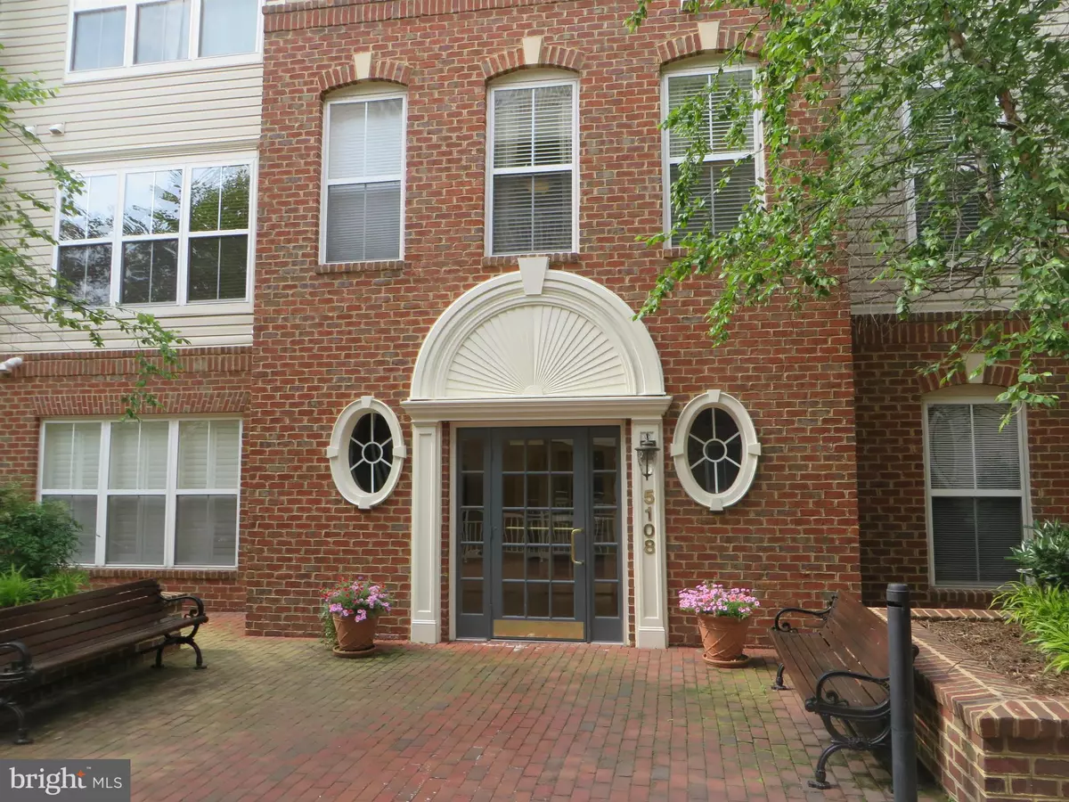 Alexandria, VA 22304,5108 DONOVAN DR #105