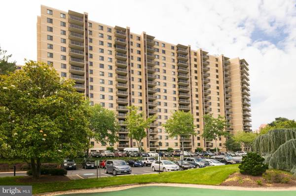 203 YOAKUM PKWY #401, Alexandria, VA 22304