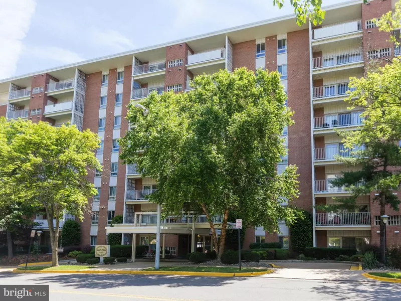 5250 VALLEY FORGE DR #709, Alexandria, VA 22304